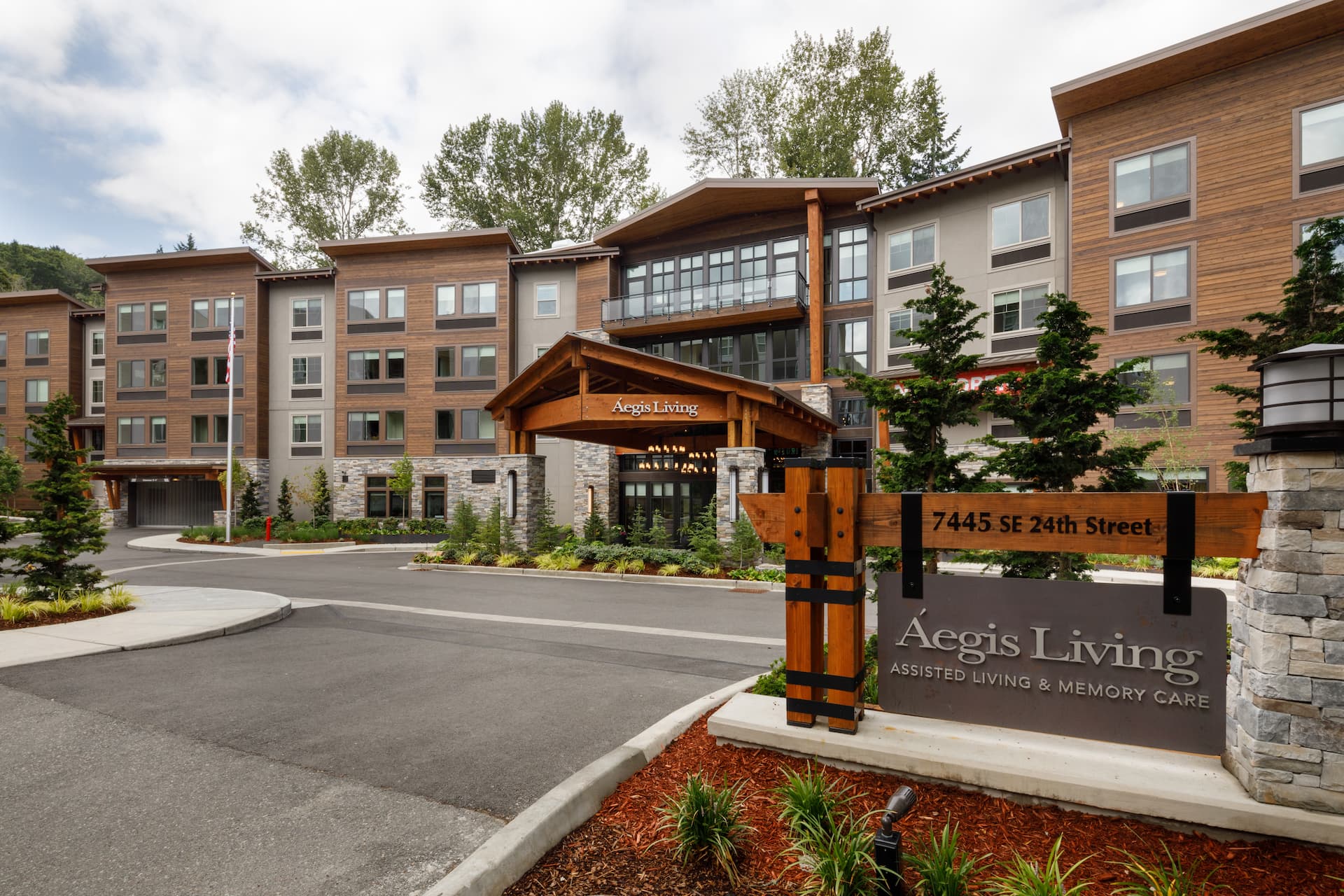 The main entrance of Aegis Living Mercer Island