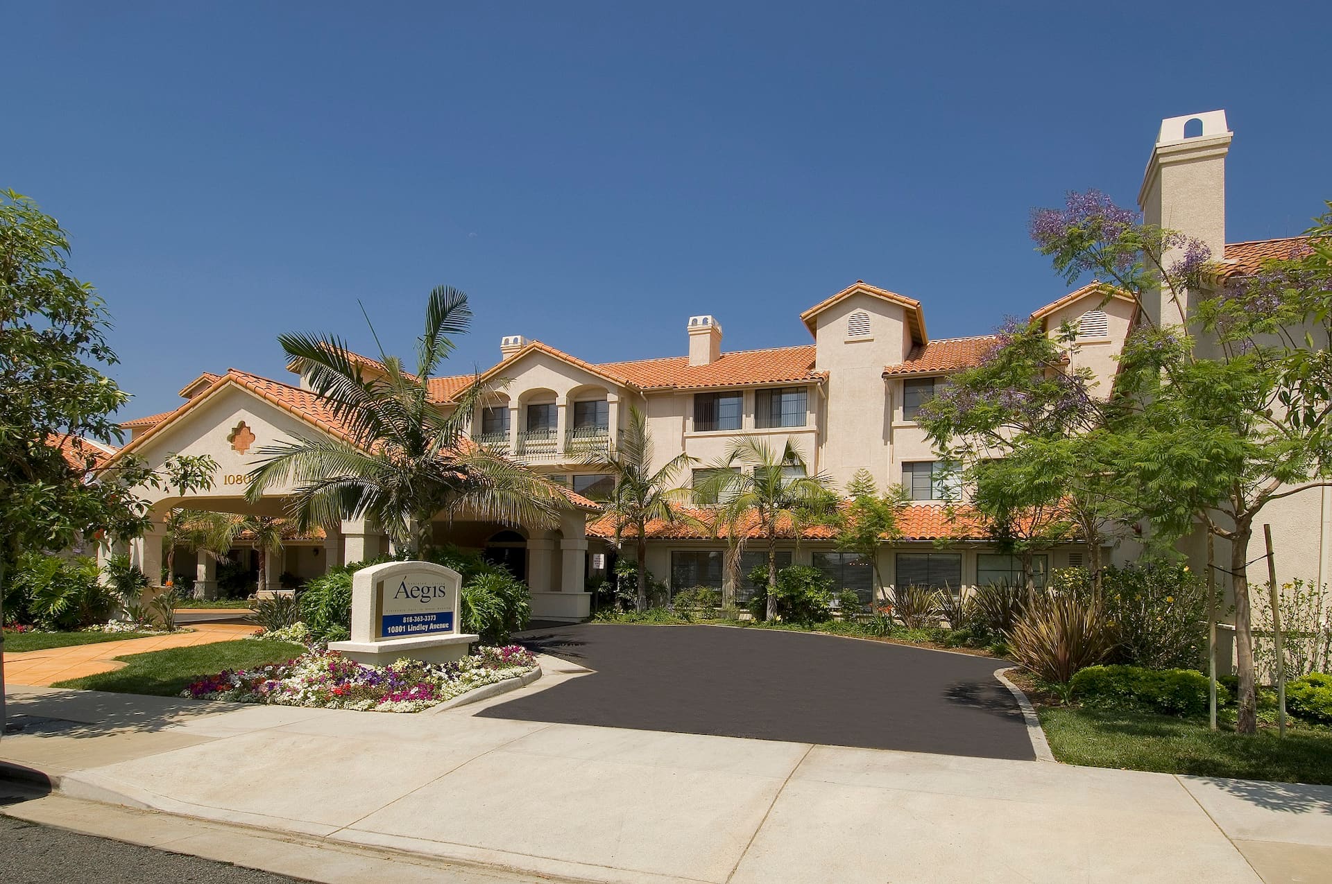 The front entrance of Aegis Living Granada Hills