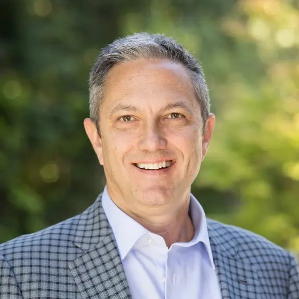 leadership_Derek-Mullens-Headshot-600x600.jpg